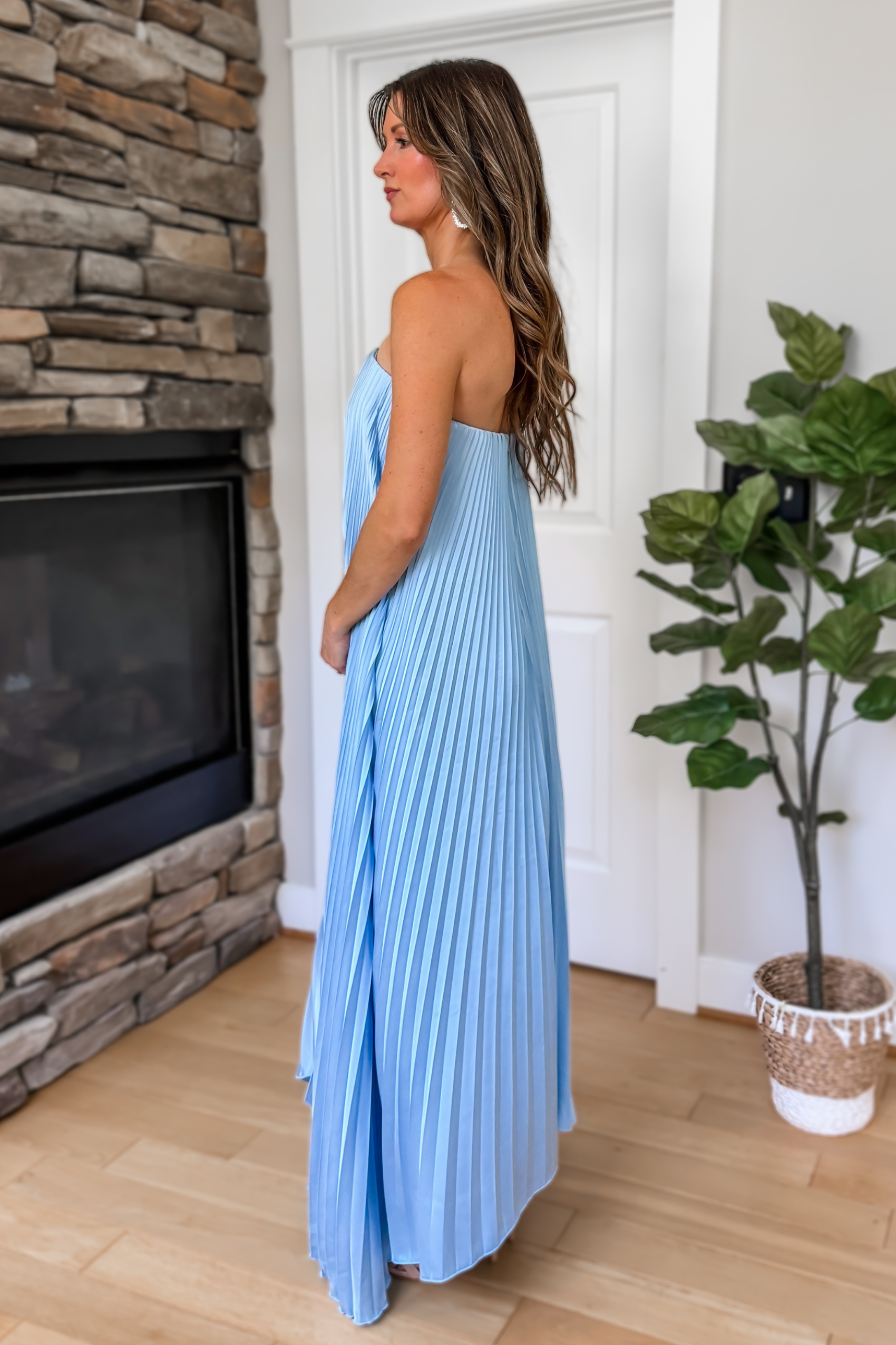 Evening Glow Pleated Satin Maxi Dress – Light Blue Large