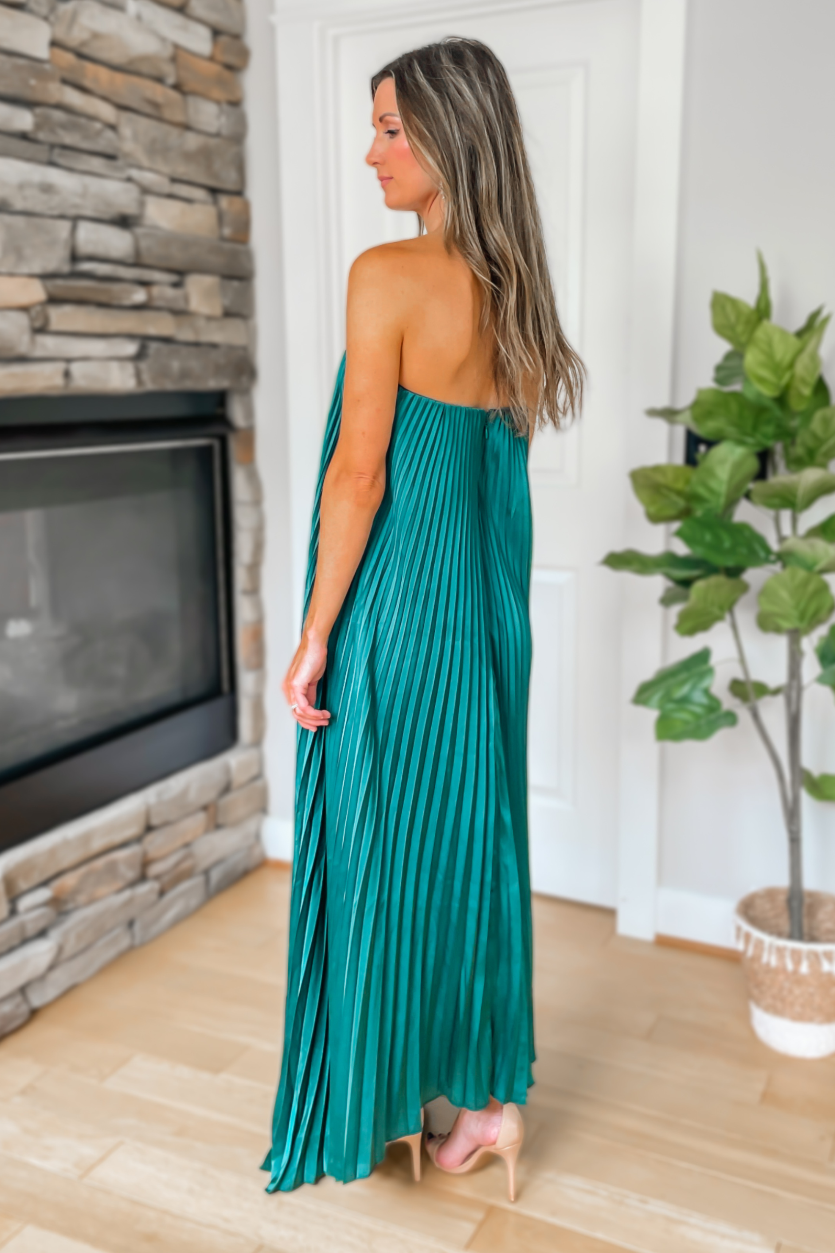 Evening Glow Pleated Satin Maxi Dress – Emerald
