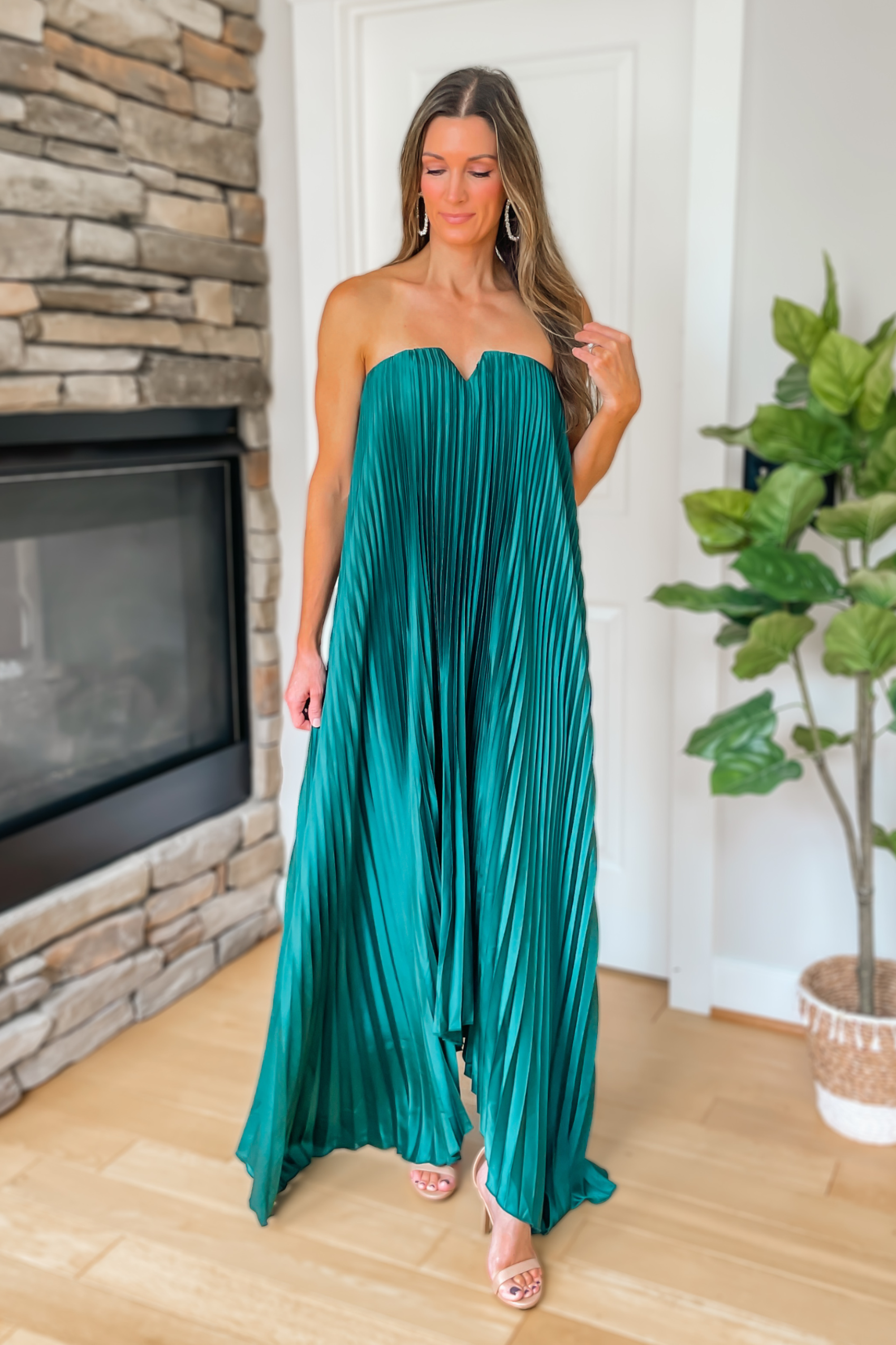 Evening Glow Pleated Satin Maxi Dress – Emerald